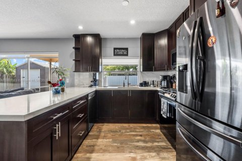 House in Sunrise, Florida 2 bedrooms, 97.27 sq.m. № 1891382 - photo 15