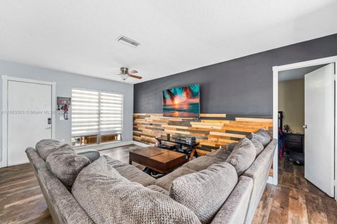 House in Sunrise, Florida 2 bedrooms, 97.27 sq.m. № 1891382 - photo 18