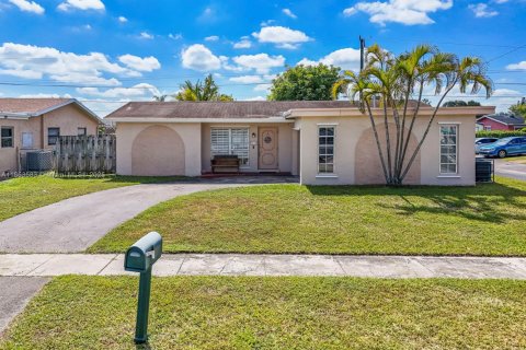 House in Sunrise, Florida 2 bedrooms, 97.27 sq.m. № 1891382 - photo 2
