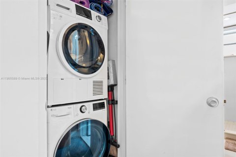 Купить кондоминиум в Майами-Бич, Флорида 1 спальня, 62.24м2, № 1956230 - фото 12