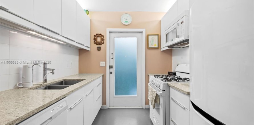 Кондоминиум с 1 спальней в Майами-Бич, Флорида № 1956230