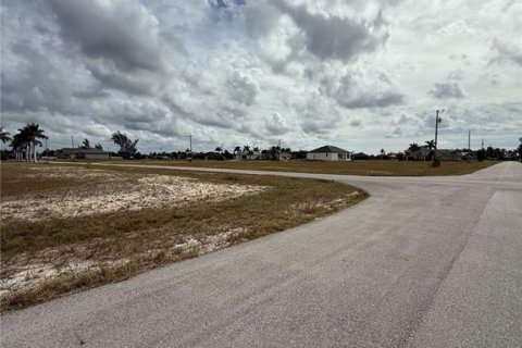 Land in Cape Coral, Florida № 2160257 - photo 2