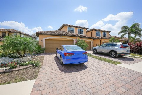 Condo in Venice, Florida, 3 bedrooms № 2238867 - photo 2
