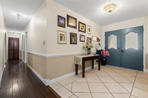 House in Port Richey, Florida 4 bedrooms, 221.57 sq.m. № 1639843 - photo 6