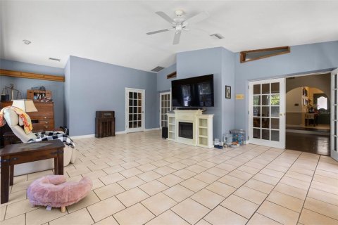 House in Port Richey, Florida 4 bedrooms, 221.57 sq.m. № 1639843 - photo 16