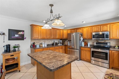 House in Port Richey, Florida 4 bedrooms, 221.57 sq.m. № 1639843 - photo 10