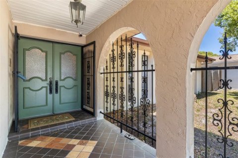House in Port Richey, Florida 4 bedrooms, 221.57 sq.m. № 1639843 - photo 5
