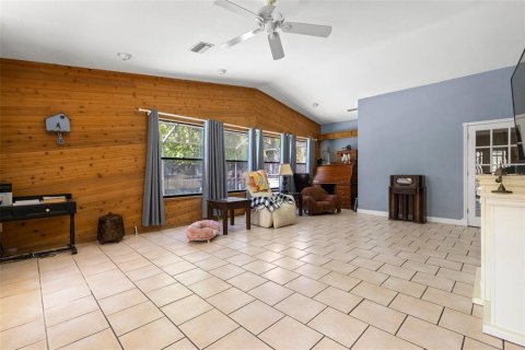 House in Port Richey, Florida 4 bedrooms, 221.57 sq.m. № 1639843 - photo 19