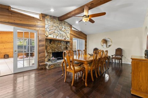 House in Port Richey, Florida 4 bedrooms, 221.57 sq.m. № 1639843 - photo 8
