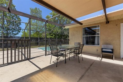 House in Port Richey, Florida 4 bedrooms, 221.57 sq.m. № 1639843 - photo 30