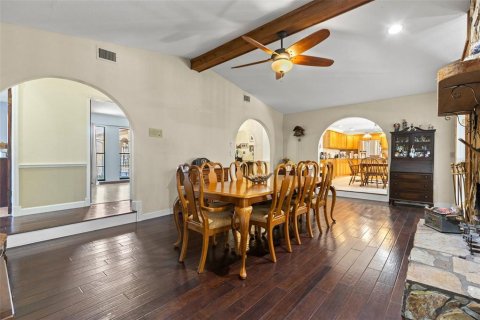 House in Port Richey, Florida 4 bedrooms, 221.57 sq.m. № 1639843 - photo 9