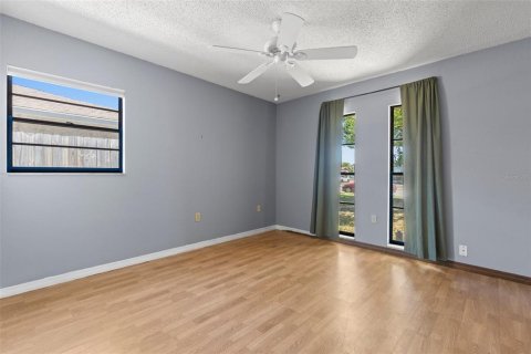House in Port Richey, Florida 4 bedrooms, 221.57 sq.m. № 1639843 - photo 24