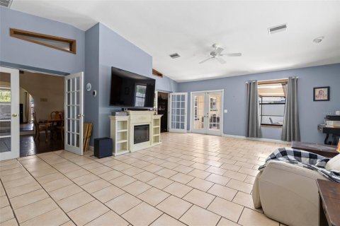 House in Port Richey, Florida 4 bedrooms, 221.57 sq.m. № 1639843 - photo 18