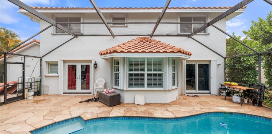 House in Coconut Creek, Florida 4 bedrooms, 231.23 sq.m. № 1182587