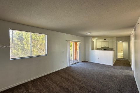 Купить кондоминиум в Майами-Гарденс, Флорида 3 спальни, 101.08м2, № 1965809 - фото 1