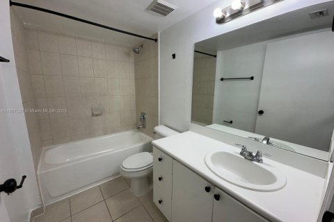 Купить кондоминиум в Майами-Гарденс, Флорида 3 спальни, 101.08м2, № 1965809 - фото 13