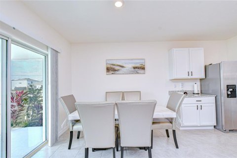 House in Zephyrhills, Florida 4 bedrooms, 169.83 sq.m. № 2128960 - photo 29