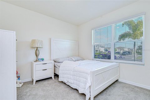 House in Zephyrhills, Florida 4 bedrooms, 169.83 sq.m. № 2128960 - photo 8