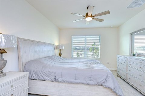 House in Zephyrhills, Florida 4 bedrooms, 169.83 sq.m. № 2128960 - photo 20