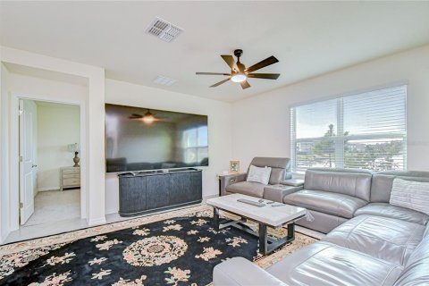 House in Zephyrhills, Florida 4 bedrooms, 169.83 sq.m. № 2128960 - photo 26