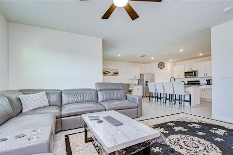 House in Zephyrhills, Florida 4 bedrooms, 169.83 sq.m. № 2128960 - photo 27