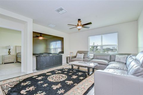 House in Zephyrhills, Florida 4 bedrooms, 169.83 sq.m. № 2128960 - photo 24