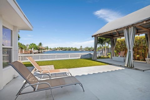 House in Oakland Park, Florida 3 bedrooms, 139.63 sq.m. № 1849184 - photo 24