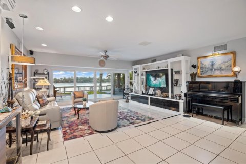 House in Oakland Park, Florida 3 bedrooms, 139.63 sq.m. № 1849184 - photo 6