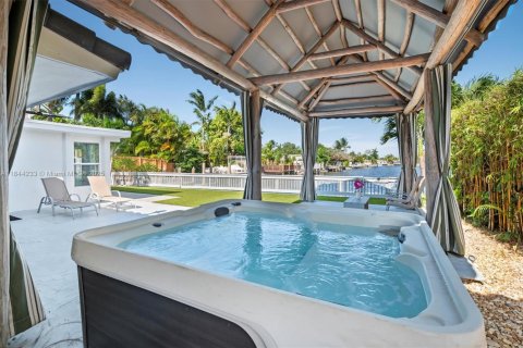 House in Oakland Park, Florida 3 bedrooms, 139.63 sq.m. № 1849184 - photo 25