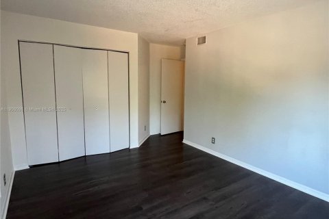 Townhouse in Weston, Florida 4 bedrooms, 161.37 sq.m. № 1956853 - photo 20