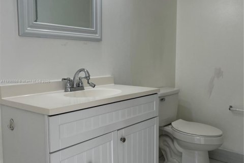 Townhouse in Weston, Florida 4 bedrooms, 161.37 sq.m. № 1956853 - photo 13