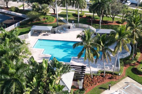 Townhouse in Weston, Florida 4 bedrooms, 161.37 sq.m. № 1956853 - photo 24