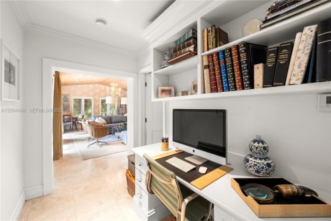 Villa ou maison à vendre à Coral Gables, Floride: 5 chambres, 419.18 m2 № 2068848 - photo 17