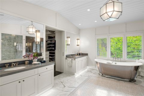 Villa ou maison à vendre à Coral Gables, Floride: 5 chambres, 419.18 m2 № 2068848 - photo 23