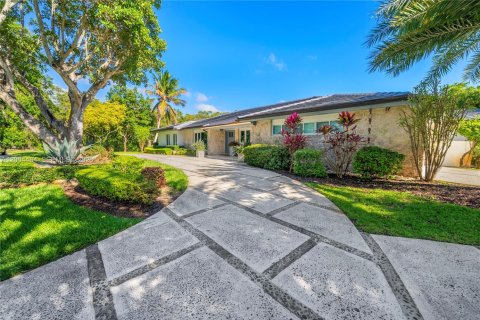 Villa ou maison à vendre à Coral Gables, Floride: 5 chambres, 419.18 m2 № 2068848 - photo 2
