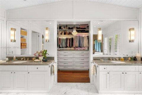 Villa ou maison à vendre à Coral Gables, Floride: 5 chambres, 419.18 m2 № 2068848 - photo 24