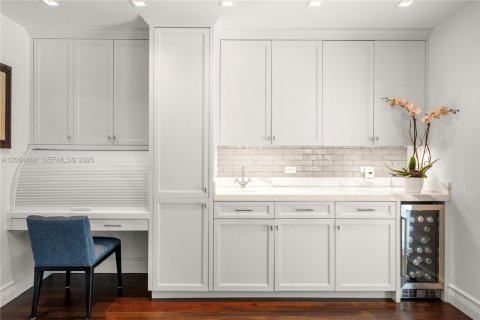 Villa ou maison à vendre à Coral Gables, Floride: 5 chambres, 419.18 m2 № 2068848 - photo 12