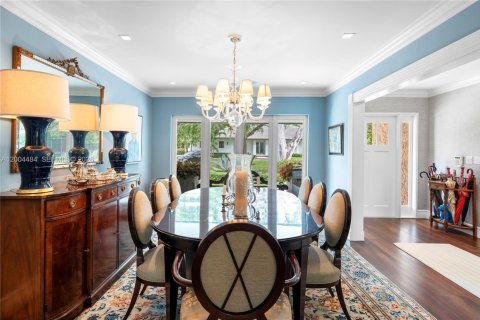Villa ou maison à vendre à Coral Gables, Floride: 5 chambres, 419.18 m2 № 2068848 - photo 4