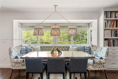 Villa ou maison à vendre à Coral Gables, Floride: 5 chambres, 419.18 m2 № 2068848 - photo 10