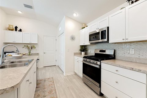 House in The Villages, Florida 2 bedrooms, 116.69 sq.m. № 2224571 - photo 19