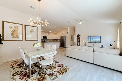 House in The Villages, Florida 2 bedrooms, 116.69 sq.m. № 2224571 - photo 11