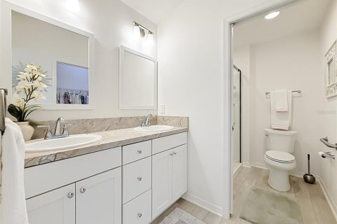 House in The Villages, Florida 2 bedrooms, 116.69 sq.m. № 2224571 - photo 25