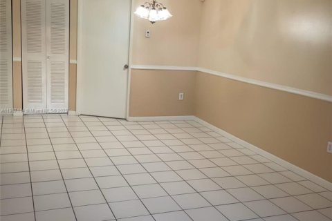 Copropriété à louer à Miami, Floride: 2 chambres, 81.75 m2 № 1943829 - photo 6