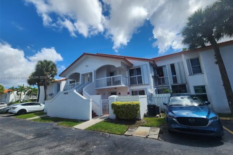 Copropriété à louer à Miami, Floride: 2 chambres, 81.75 m2 № 1943829 - photo 1