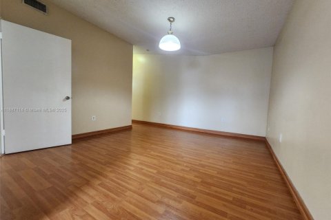 Copropriété à louer à Miami, Floride: 2 chambres, 81.75 m2 № 1943829 - photo 10