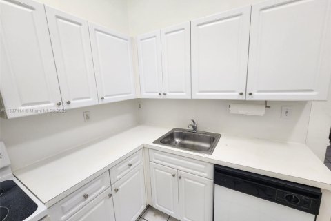 Copropriété à louer à Miami, Floride: 2 chambres, 81.75 m2 № 1943829 - photo 9