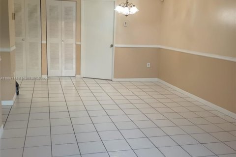 Copropriété à louer à Miami, Floride: 2 chambres, 81.75 m2 № 1943829 - photo 5