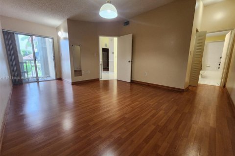 Copropriété à louer à Miami, Floride: 2 chambres, 81.75 m2 № 1943829 - photo 2