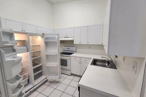 Copropriété à louer à Miami, Floride: 2 chambres, 81.75 m2 № 1943829 - photo 4