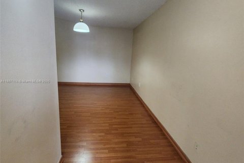 Copropriété à louer à Miami, Floride: 2 chambres, 81.75 m2 № 1943829 - photo 12